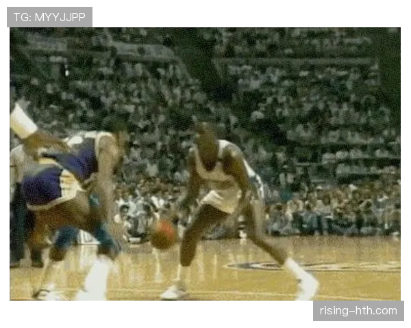 乔·杜马斯突破制造单打机会提升球队关键得分效率